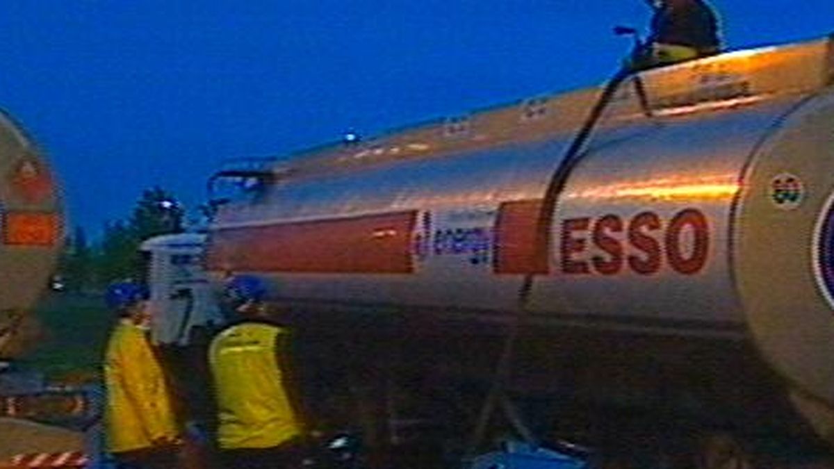 Choque de camiones y derrame de