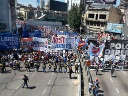 Organizaciones sociales realizan piquetazo nacional en reclamo de alimentos