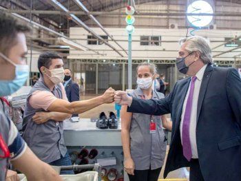 La empresa Dass vuelve a producir zapatillas en el país