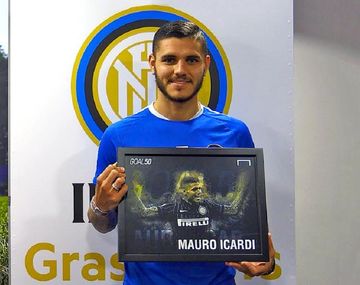Icardi compite con Messi y se rinde: Es difícil ser el mejor si está él