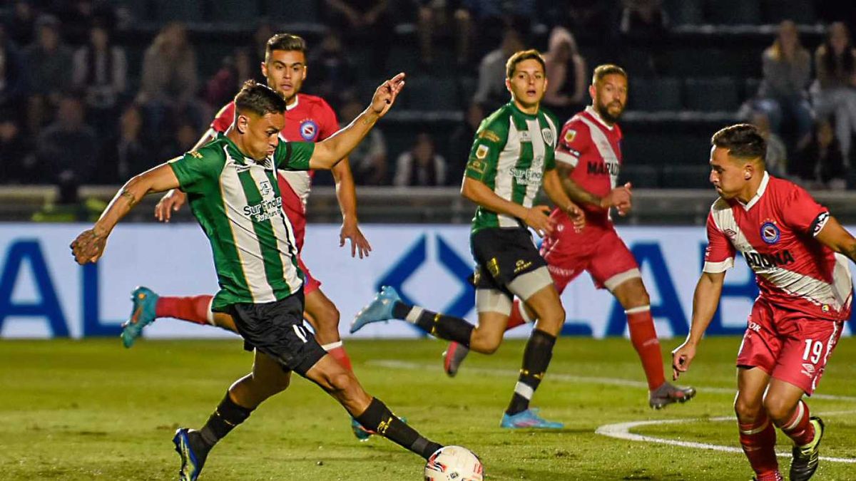Banfield vs Argentinos Juniors por la Liga Profesional: horario ...