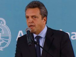 Massa encabeza una reunión del gabinete económico en su segundo día como ministro