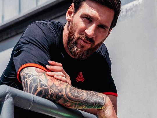 Salio En Pijama Lionel Messi Causo Furor Con Un Polemico Look