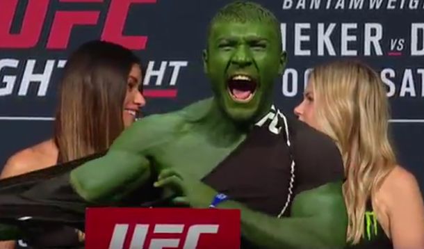 El moldavo se ganó todos los aplausos al subirse a la balanza