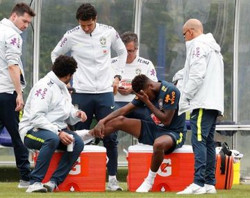 Preocupación en Brasil: Casemiro lesionó a un compañero a una práctica