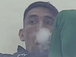 La polémica imagen de Centurión en Bolivia: fumando mientras miraba el partido