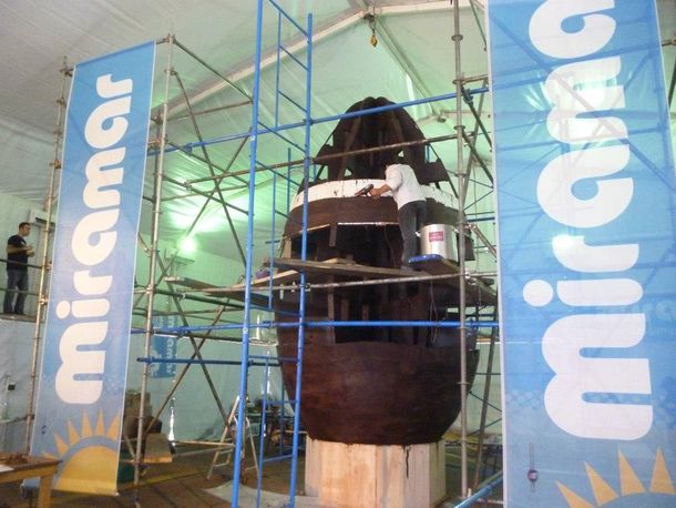 Miramar construye el huevo de Pascua más grande del mundo