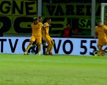 Todo Boca reclama una mano y un penal en el área de Rosario Central