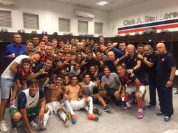 con una foto, los jugadores de san lorenzo se burlaron de huracan con una foto, los jugadores de san lorenzo se burlaron de huracan