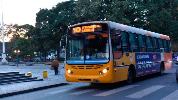 La UTA anunció un sorpresivo paro de colectivos en el interior a partir del mediodía