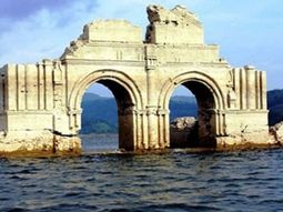 la sequia deja al descubierto una iglesia sumergida en mexico la sequia deja al descubierto una iglesia sumergida en mexico