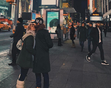 Angela Torres y su novio en Nueva York.