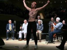 Dos feministas irrumpieron en el concierto de Woody Allen por las denuncias de abuso en su contra