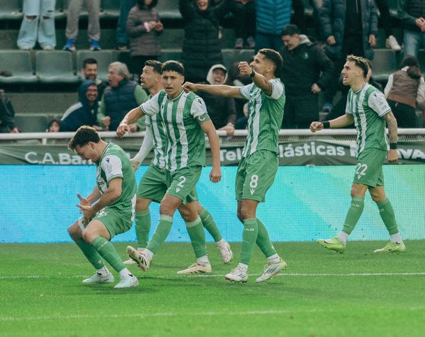 Banfield se lo dio vuelta a Estudiantes y consiguió un triunfo clave en su pelea por no descender