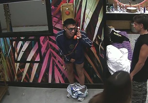 Brian Sarmiento atendió desnudo el teléfono rojo de Gran Hermano y mostró de más: qué beneficio obtuvo