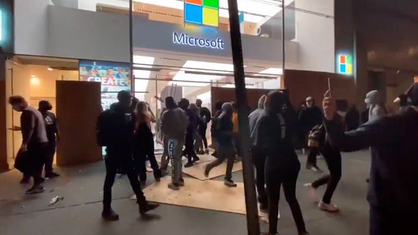 VIDEO: Saqueos en las principales tiendas en Manhattan y en varias ciudades de Estados Unidos