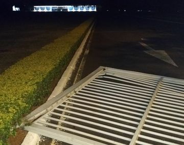 Así quedaron las rejas tras el ataque a la residencia presidencial de Brasil