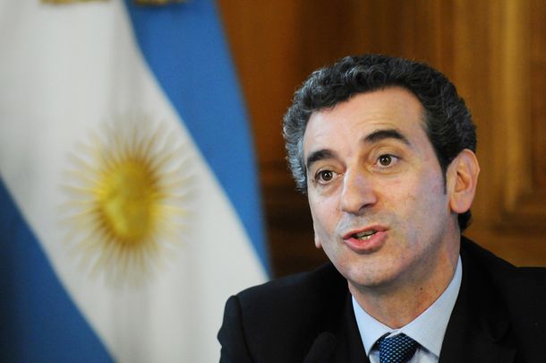 Randazzo convocó a Scioli y a Macri para constituir la agencia de transporte