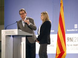 El presidente de la Generalitat, Artur Mas, junto a la vicepresidenta, Joana Ortega, valoraron la jornada del 9N como un éxito total. El presidente de la Generalitat, Artur Mas, junto a la vicepresidenta, Joana Ortega, valoraron la jornada del 9N como un éxito total.