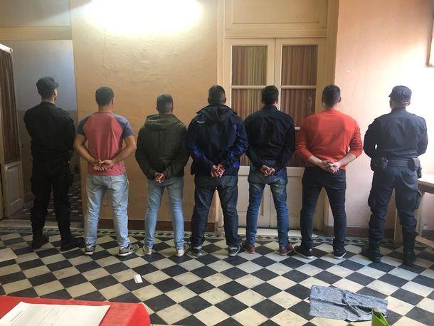 En total son 11 los policías que continuarán detenidos por la masacre de San Miguel del Monte