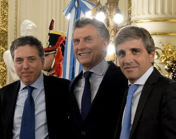 Nicolás Dujovne, Mauricio Macri y Luis Caputo