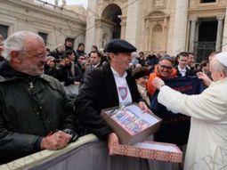 el papa quiere ayudar para la vuelta del ciclon a boedo el papa quiere ayudar para la vuelta del ciclon a boedo