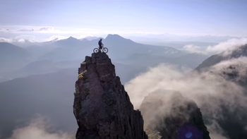 impresionante escalada en bicicleta