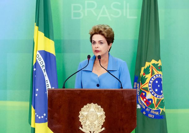 Rousseff juega su última carta y promete adelantar las elecciones