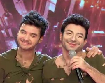 Desopilante imitación a Agustín Casanova con canto en vivo ¡y besos a abuelas!