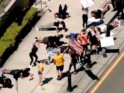 Insólita protesta para que abran los gimnasios en Estados Unidos: hicieron flexiones en la calle