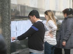 Más de 50% de las mesas porteñas abrieron tarde para la votación Más de 50% de las mesas porteñas abrieron tarde para la votación