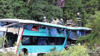 micro se precipito por un barranco y provoco 14 muertos micro se precipito por un barranco y provoco 14 muertos
