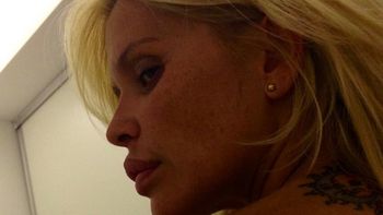 Nazarena, feliz con su tattoo nuevo Nazarena, feliz con su tattoo nuevo