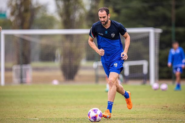 Diego Godín sin vueltas: Me quede en Vélez por agradecimiento