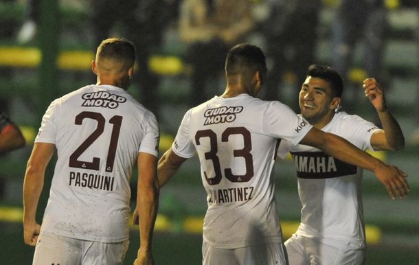 Lanús pasó en los penales ante Douglas Haig