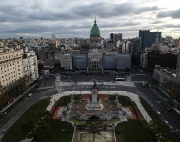 El Congreso, la plaza y avenida Rivadavia&nbsp;durante la cuarentena en la Ciudad