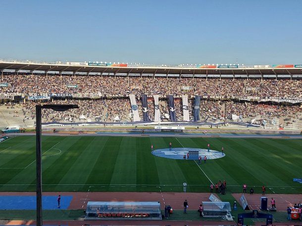 Insólito: vendía fernet escondido en bombuchas en la platea del Mario Alberto Kempes