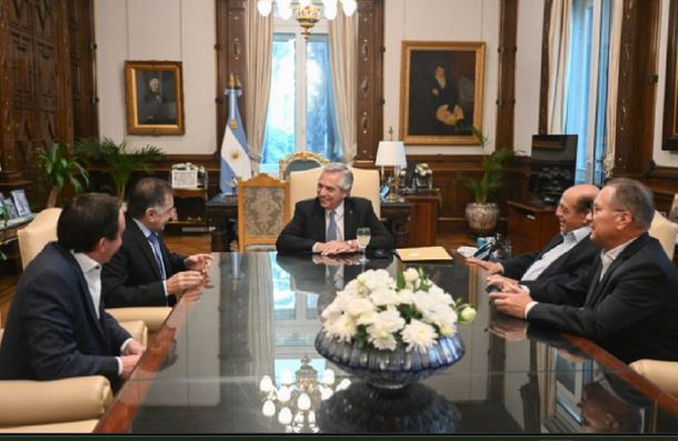 Alberto Fernández se reunió con intendentes que presenciarán el acto del 25 de mayo