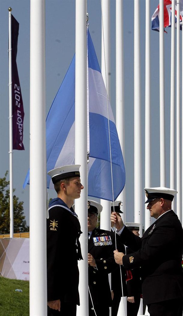 La bandera argentina ya flamea en la Villa Olímpica de Londres