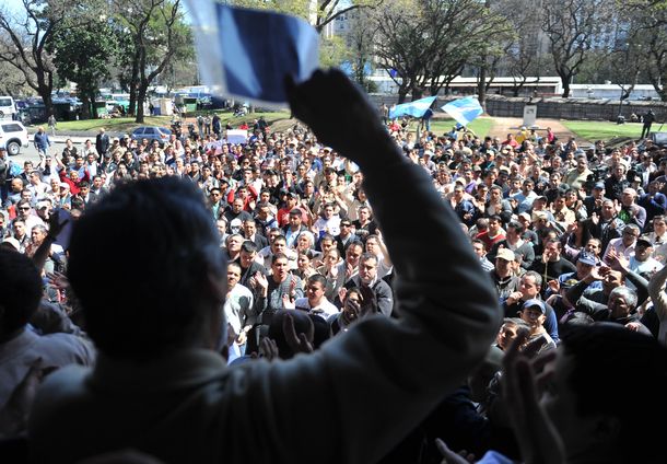 Avanzan las negociaciones, pero siguen las protestas