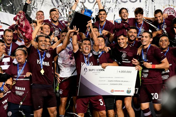 Lanús le ganó a River y se quedó con la Supercopa Argentina