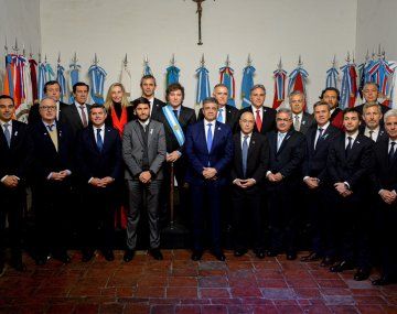 Los firmates del Pacto de Mayo.