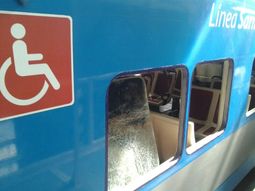 asi quedo el tren atacado por hinchas de boca asi quedo el tren atacado por hinchas de boca