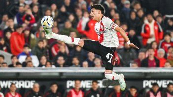 river aseguro a una de sus joyas: juan cruz meza, hasta 2028 y con clausula millonaria river aseguro a una de sus joyas: juan cruz meza, hasta 2028 y con clausula millonaria