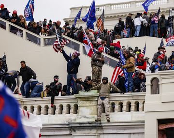 No puedo seguir tras lo de ayer: renunciaron varios funcionarios por el ataque al Capitolio