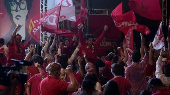 rousseff logro la reeleccion con el 51,64% de los votos rousseff logro la reeleccion con el 51,64% de los votos