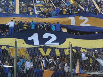 La 12 estuvo presente en el último duelo en el Florencio Sola