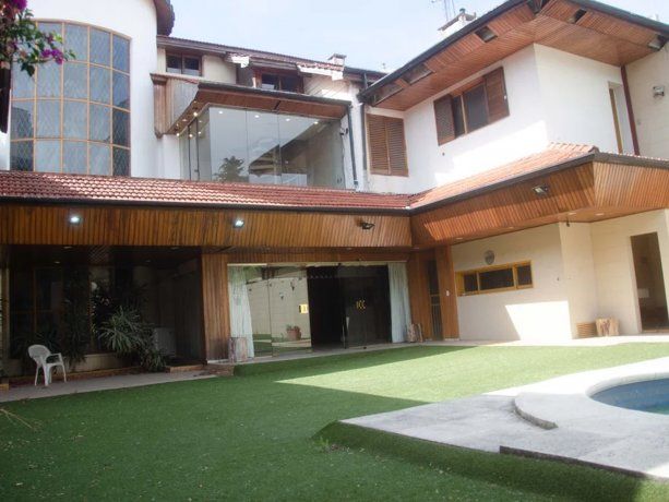 Quieren demoler el histórico chalet de Diego Maradona