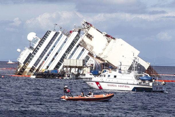 Murió un buzo español que trabajaba para remolcar el crucero Costa Concordia