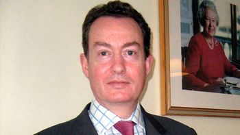 Colin Roberts, nombrado embajado de las Islas Malvinas a partir de 2014 Colin Roberts, nombrado embajado de las Islas Malvinas a partir de 2014